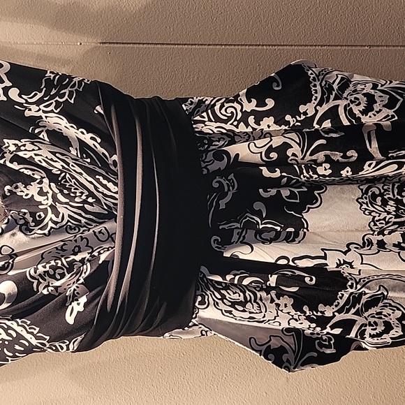 Juniors Speechless Patterned Dress with Pockets - Picture 3 of 8